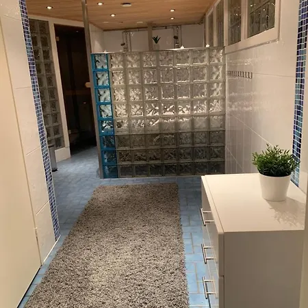 Naerhi 230 M2 Upea Talo Rauhallisella Alueella *