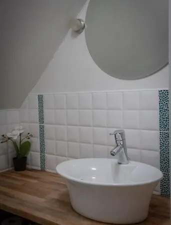 Huvilat Naerhi 230 M2 Upea Talo Rauhallisella Alueella *